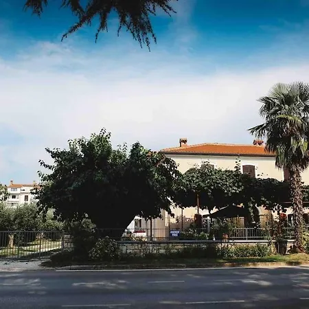 Apartment Mauri 1 شقة *